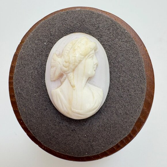VTG Loose Stone Carved Shell White Profile Cameo Size 1" Length by 0.75" Width - Picture 1 of 9